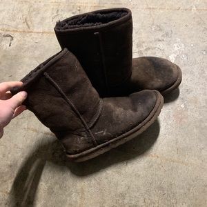 Brown short Uggs sz 7